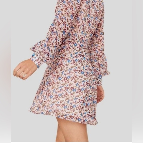 The East Order Sophie V-Neckline Floral Long Sleeve Mini Dress - Picture 2 of 10